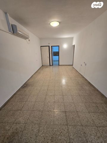 דירה, אביגיל, חרוזים, רמת גן