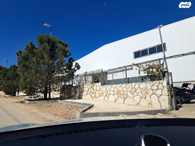 דרך אורי בר און 