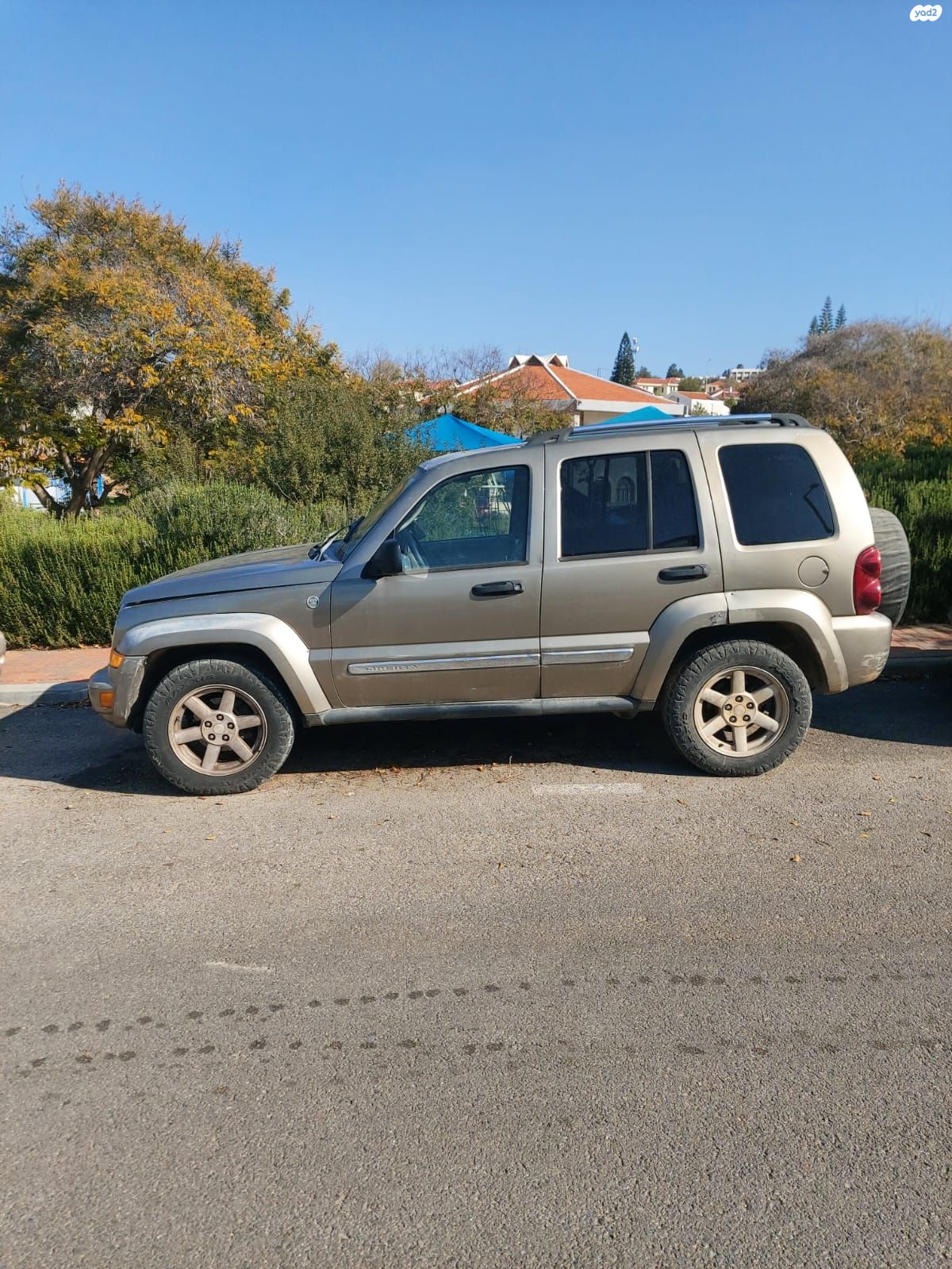 מודעת רכב ג'יפ צ'ירוקי