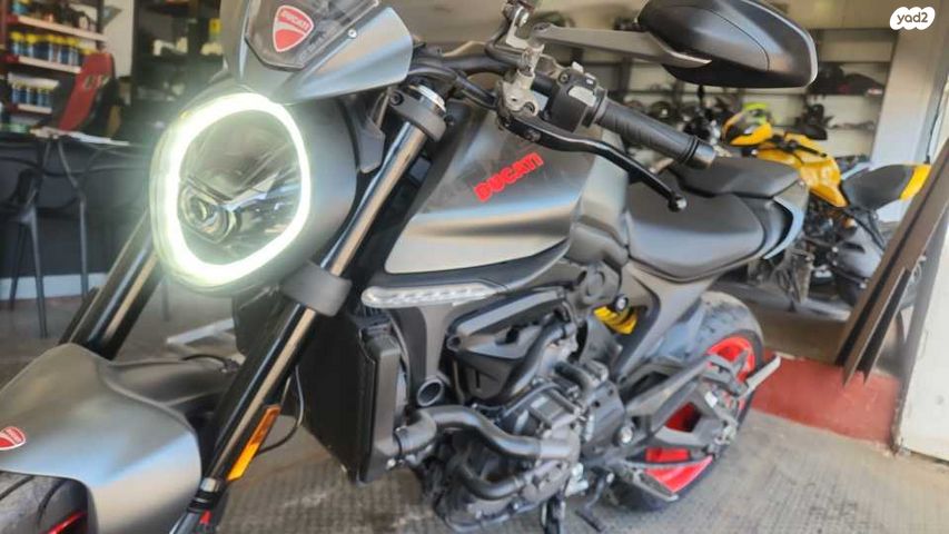 דוקאטי מונסטר 937