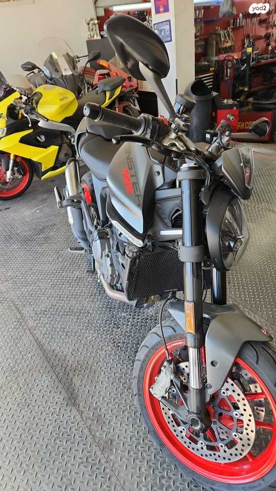 דוקאטי מונסטר 937