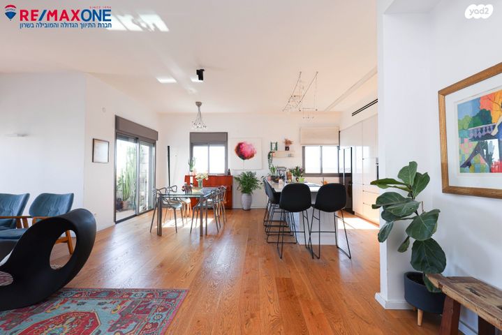 דופלקס, אהוד מנור, הזמר העברי, כפר סבא