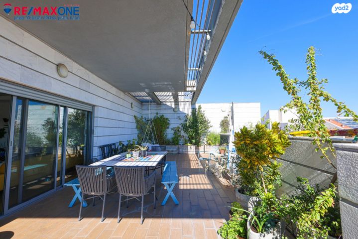 דופלקס, אהוד מנור, הזמר העברי, כפר סבא