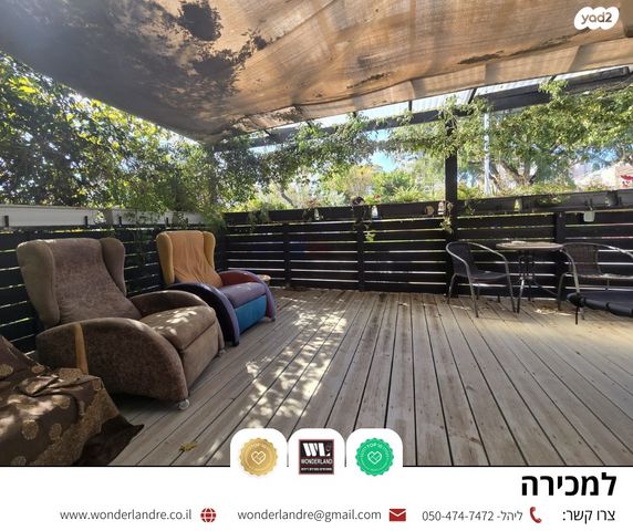 דו משפחתי, הורדים, גבעת אוויה, יהוד מונוסון