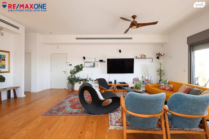 דופלקס, אהוד מנור, הזמר העברי, כפר סבא