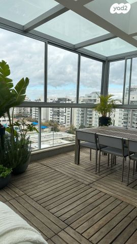 גג/ פנטהאוז, רחובות המדע, רחובות