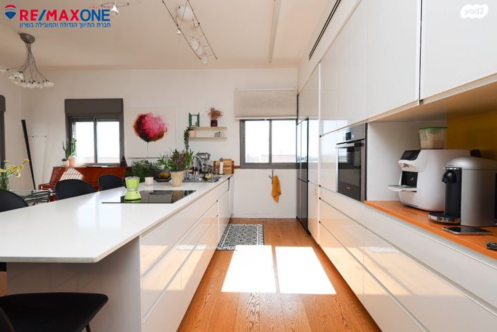 דופלקס, אהוד מנור, הזמר העברי, כפר סבא