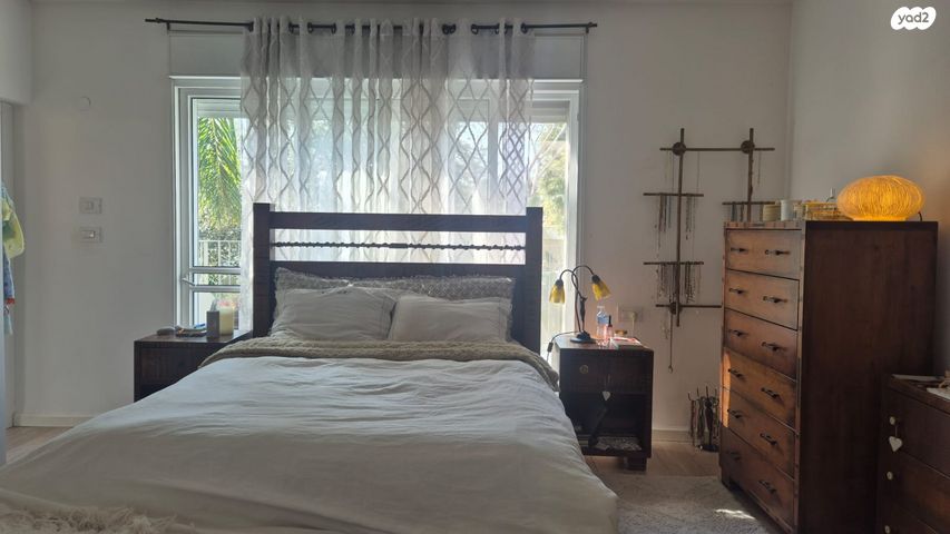 דו משפחתי, קיסריה