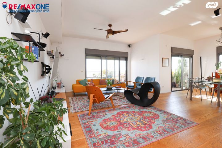 דופלקס, אהוד מנור, הזמר העברי, כפר סבא