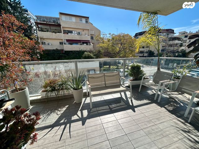 דירה, אבן גבירול, הרצליה