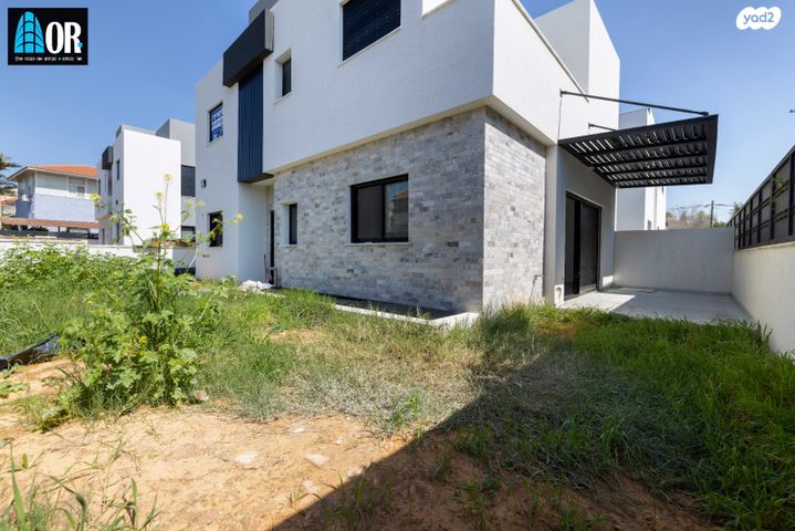 בית פרטי/ קוטג', כובשי החרמון, שאר העיר, קרית עקרון