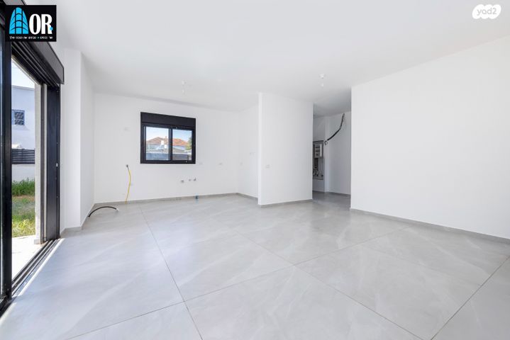 בית פרטי/ קוטג', כובשי החרמון, שאר העיר, קרית עקרון