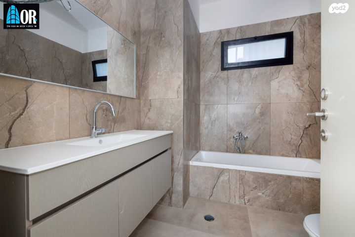 בית פרטי/ קוטג', כובשי החרמון, שאר העיר, קרית עקרון