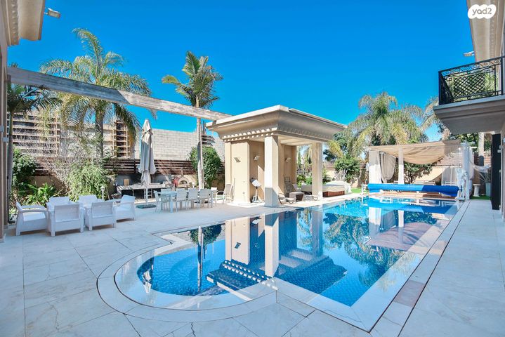 הרקיע, הגולף