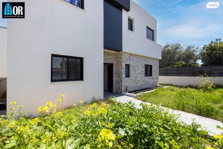 בית פרטי/ קוטג', כובשי החרמון, שאר העיר, קרית עקרון