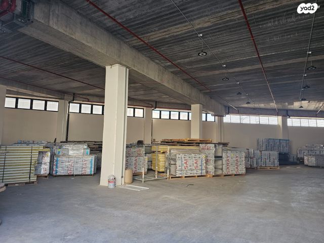 מבני תעשיה, מפעלי נחם הר טוב