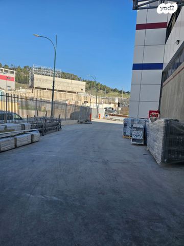 מבני תעשיה, מפעלי נחם הר טוב