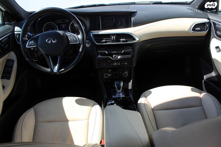 אינפיניטי QX30