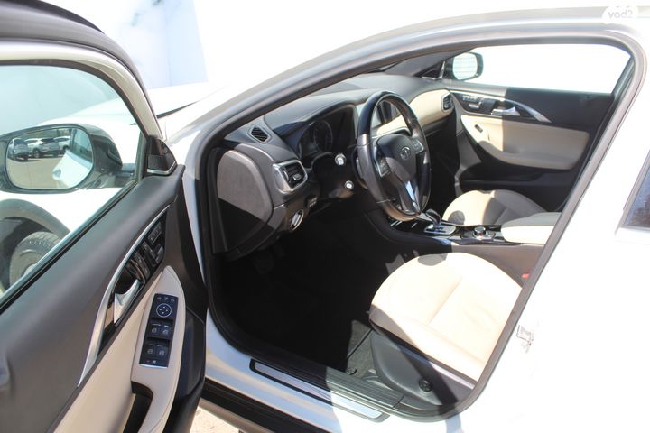 אינפיניטי QX30