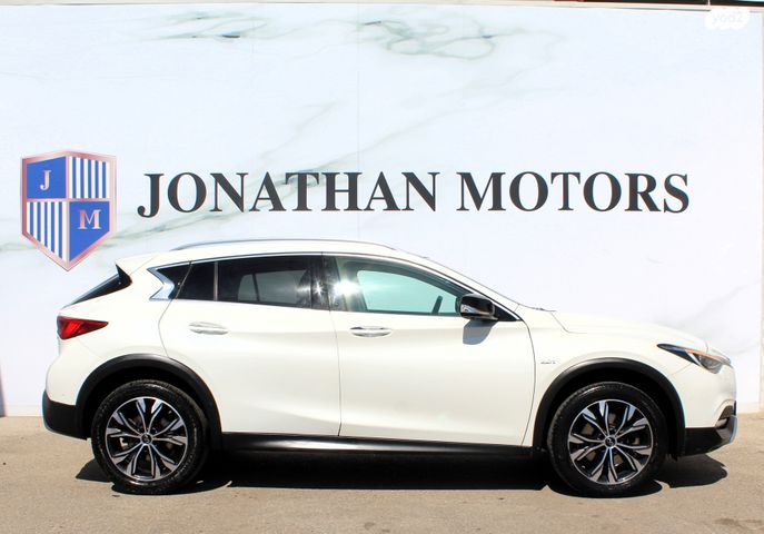 אינפיניטי QX30