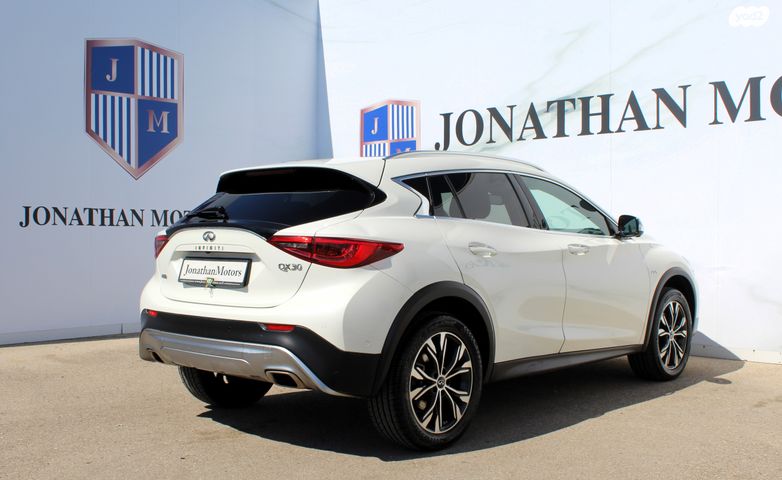 אינפיניטי QX30