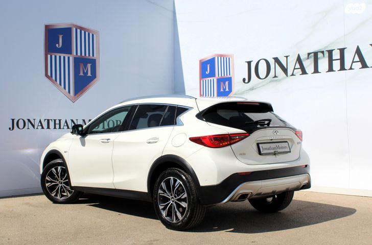 אינפיניטי QX30
