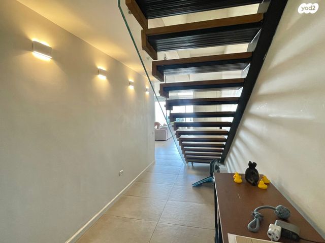 גג/ פנטהאוז, הוד השרון