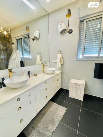 גג/ פנטהאוז, הוד השרון