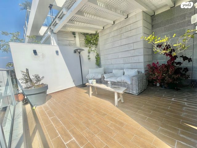 גג/ פנטהאוז, הוד השרון