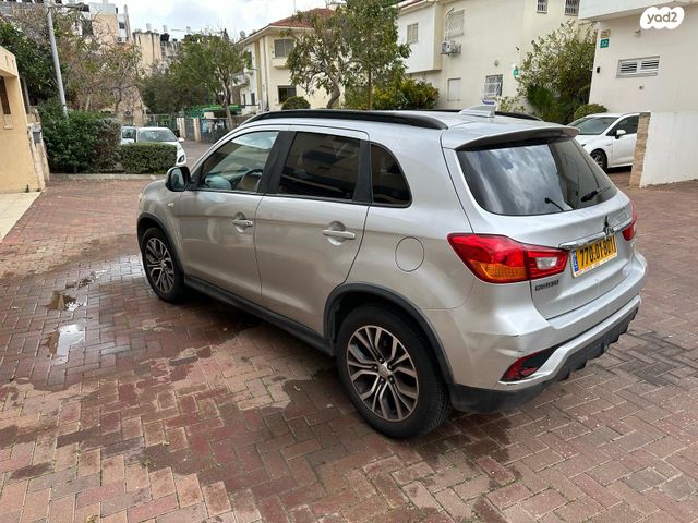 מודעת רכב מיצובישי ASX