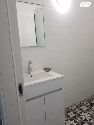 דירה, התנאים 2, ג'סי כהן, חולון