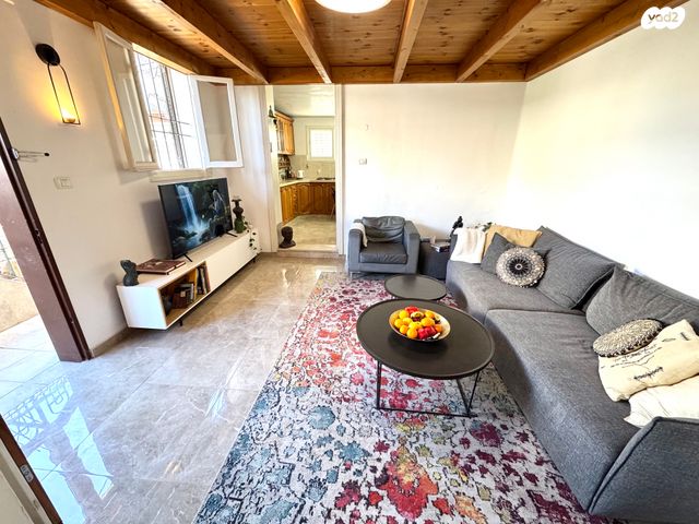 דירת גן, תפוח, עג'מי, גבעת העליה, תל אביב יפו