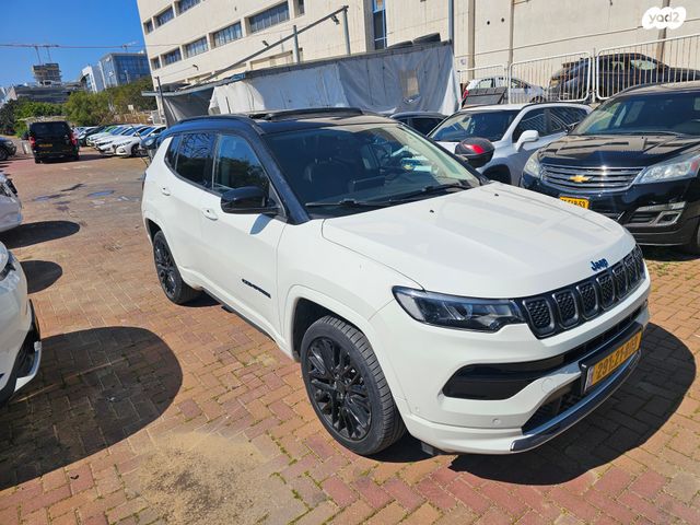 מודעת רכב ג'יפ קומפאס