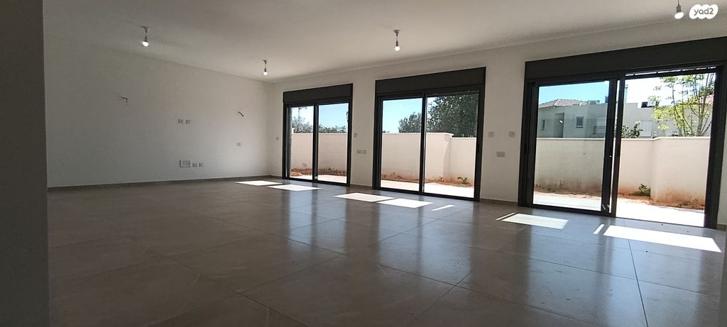 דירת גן, הכובשים 97, מושבה מרכז, זכרון יעקב