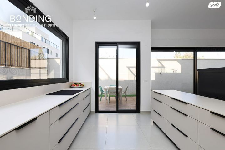 דירת גן, אבן יהודה