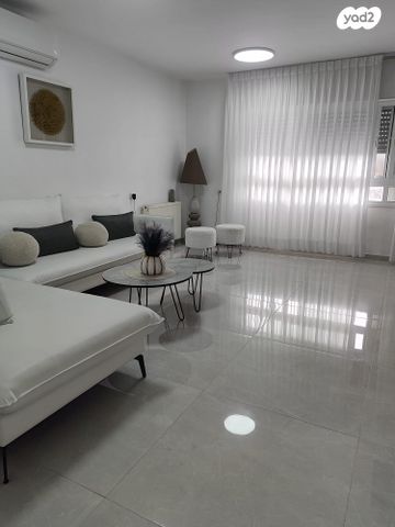 דירת גן, רפאל דה לה פרגולה, גילה, ירושלים