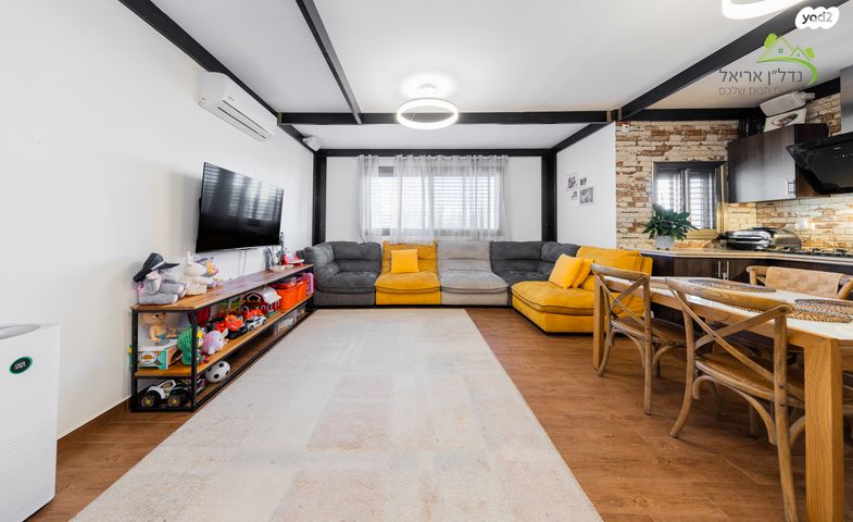 דו משפחתי, ההגנה 14, אריאל