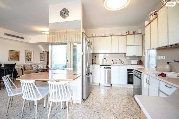 טריפלקס, ליאו ויסמן, בית וגן, ירושלים