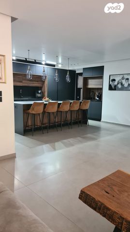 דירת גן, ש"י עגנון, נאות שמיר, יבנה