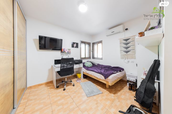 דו משפחתי, ההגנה 14, אריאל