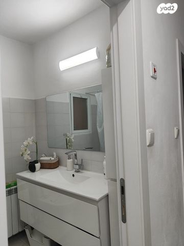 דירה, רפאל דה לה פרגולה, גילה, ירושלים