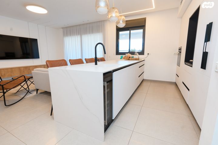 דירה, אור ים, אור עקיבא