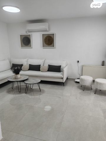 דירה, רפאל דה לה פרגולה, גילה, ירושלים