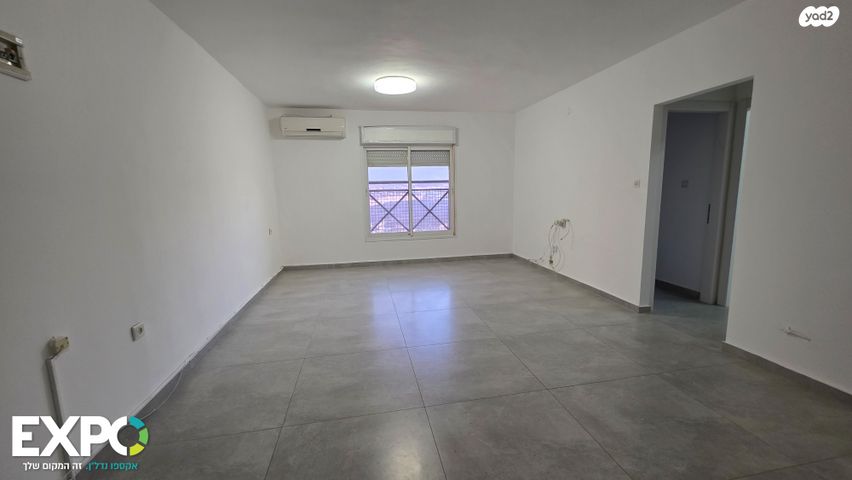 דירה, דרך הציונות 51, אריאל