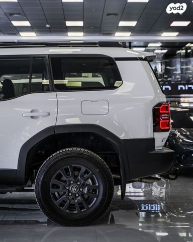 טויוטה לנד קרוזר