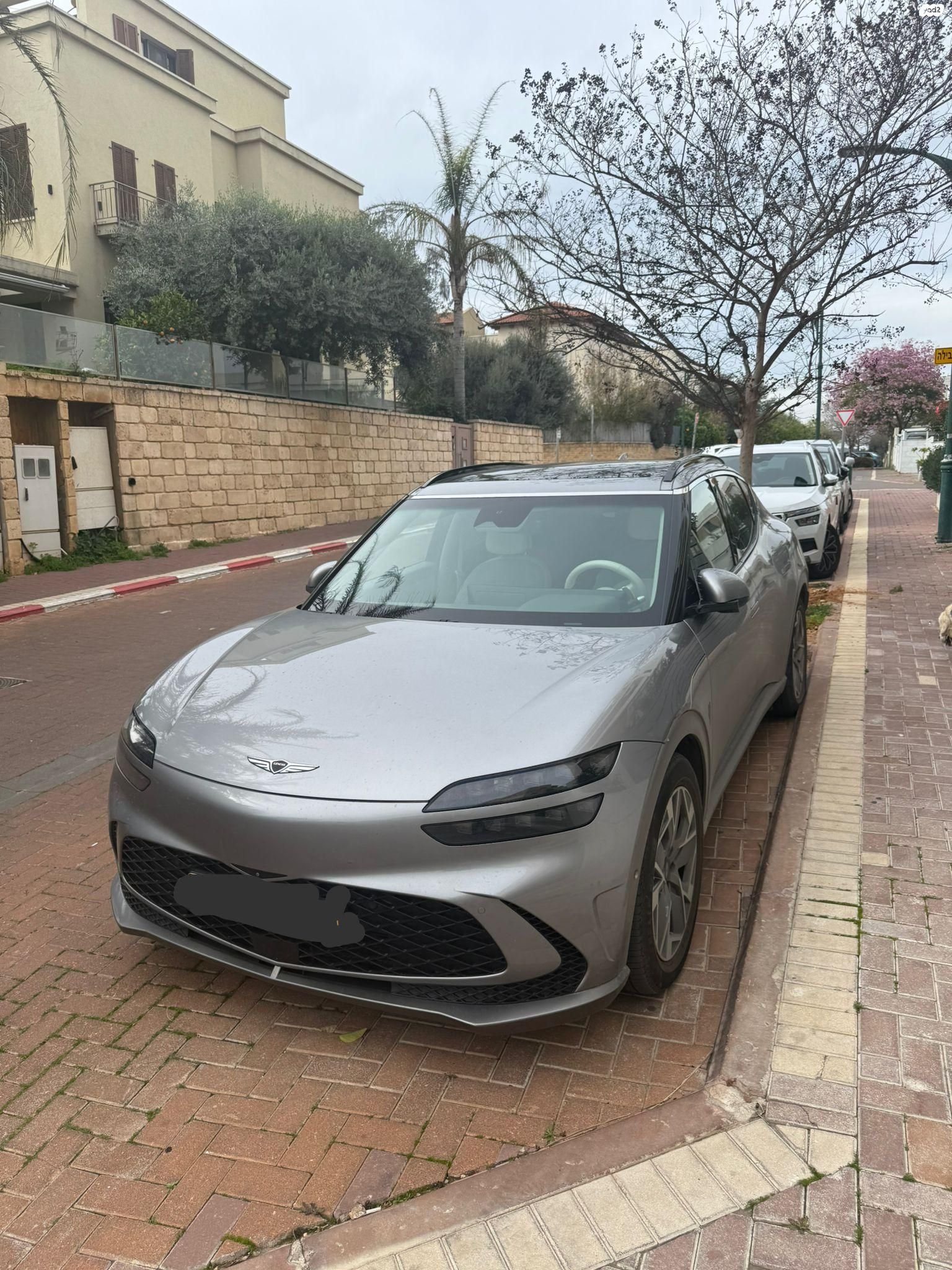 מודעת רכב ג'נסיס GV60