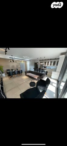 דירה, פנחס אילון 20, קרית אילון, חולון