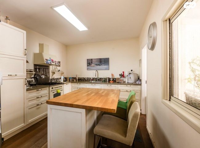 דירה, אורי צבי גרינברג, אזורי חן, גימל החדשה, תל אביב יפו