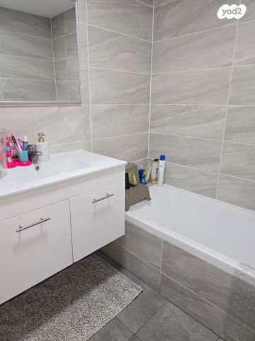 דירה, יהוד מונוסון