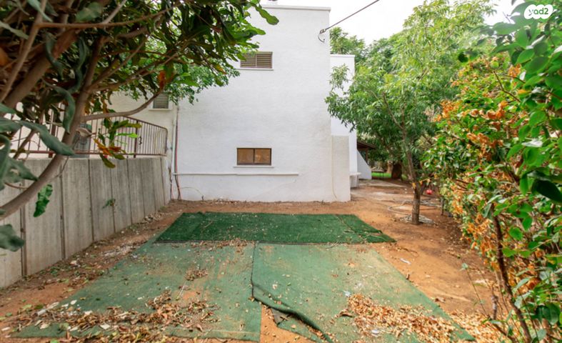 דו משפחתי, עצמון, צוותא א, אלפי מנשה